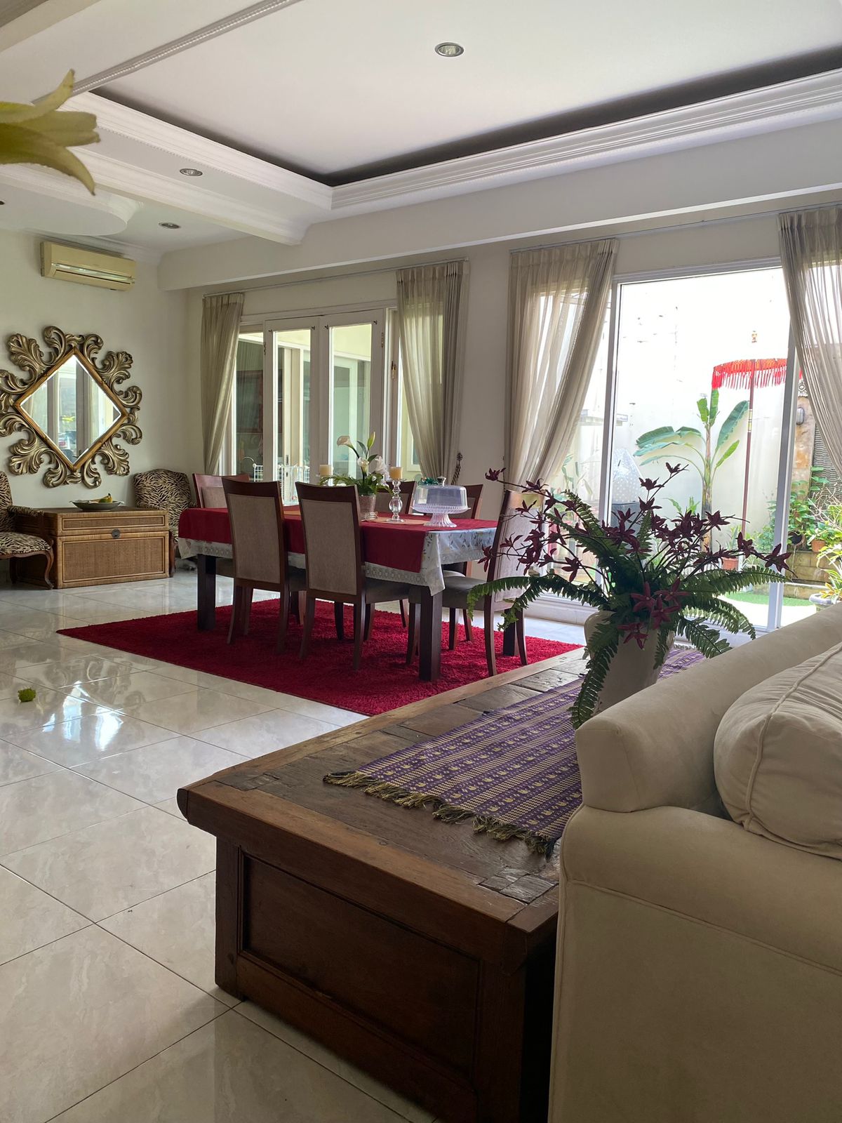 Rumah mewah dalam Komplek Raffles Hills Cibubur semi Furnish