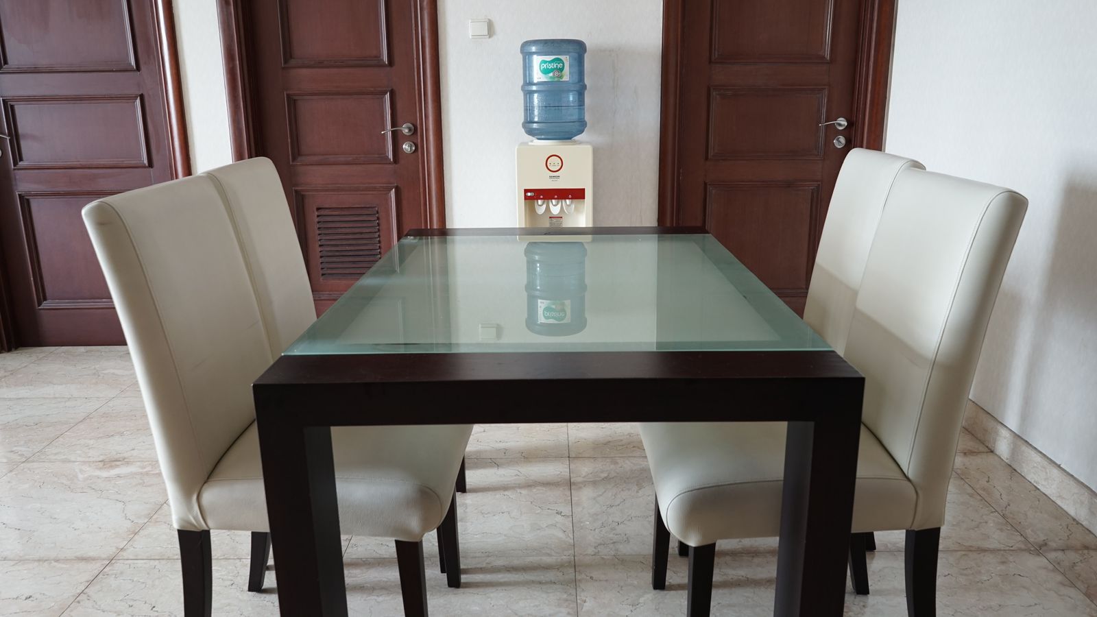 Jual 2 bedrooms Private lift di apartemen Belleza Permata Hijau