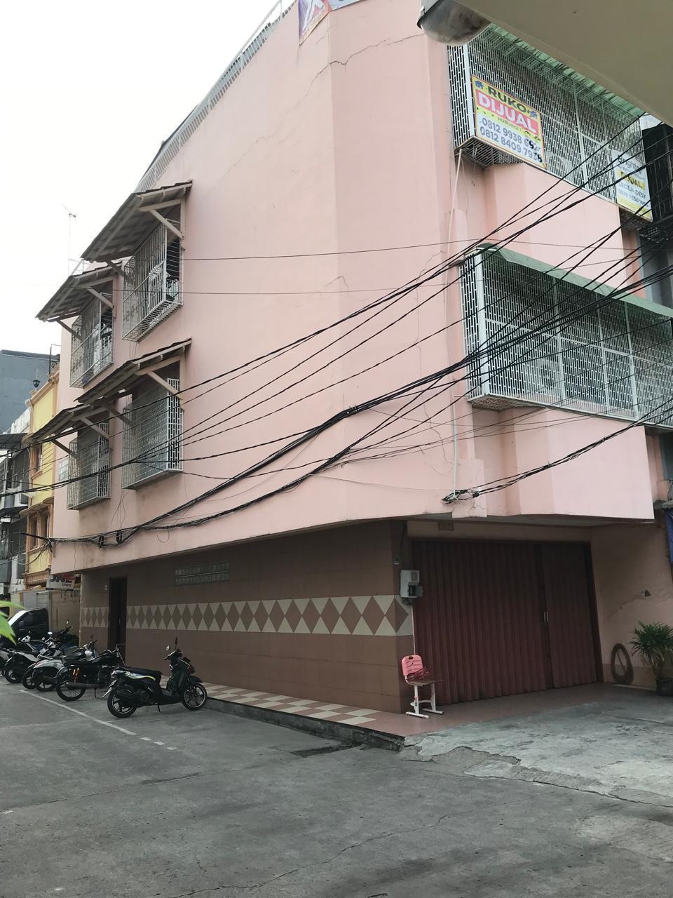 Sewa ruko komplek hook di Pademangan Barat, Jakarta Utara