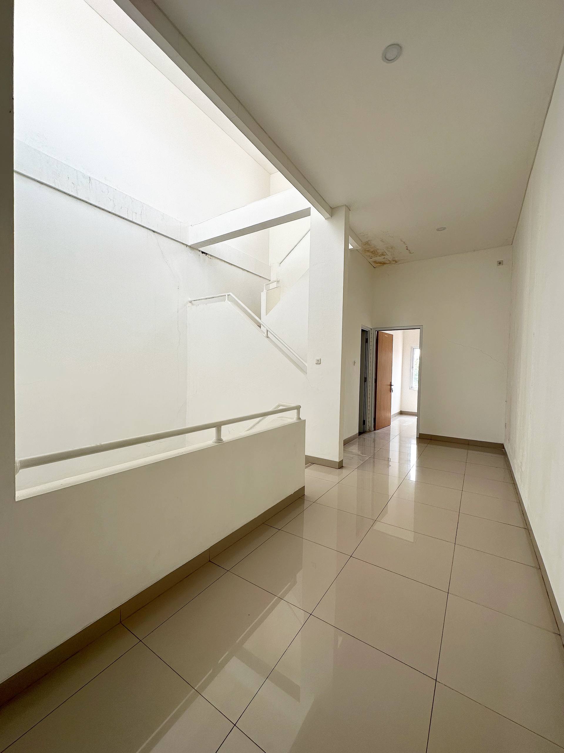 Rumah baru 2lantai plus rooftop di Ceger Cipayung Jakarta Timur