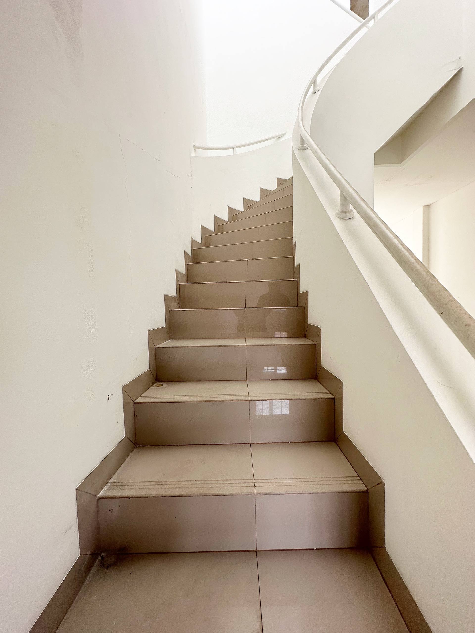 Rumah baru 2lantai plus rooftop di Ceger Cipayung Jakarta Timur