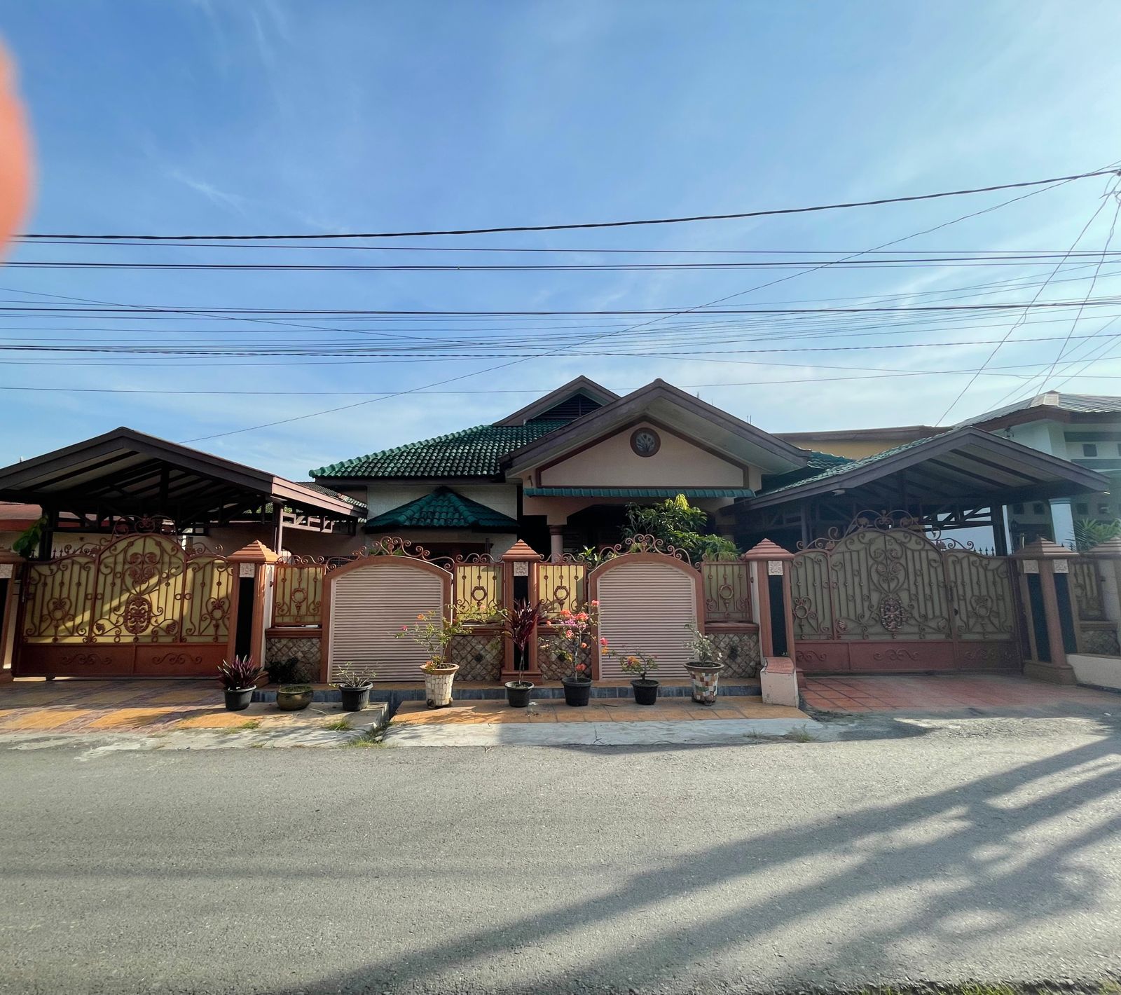 Dijual - Rumah Tinggal 2 Lantai, Jl. Damar 1 (Medan)