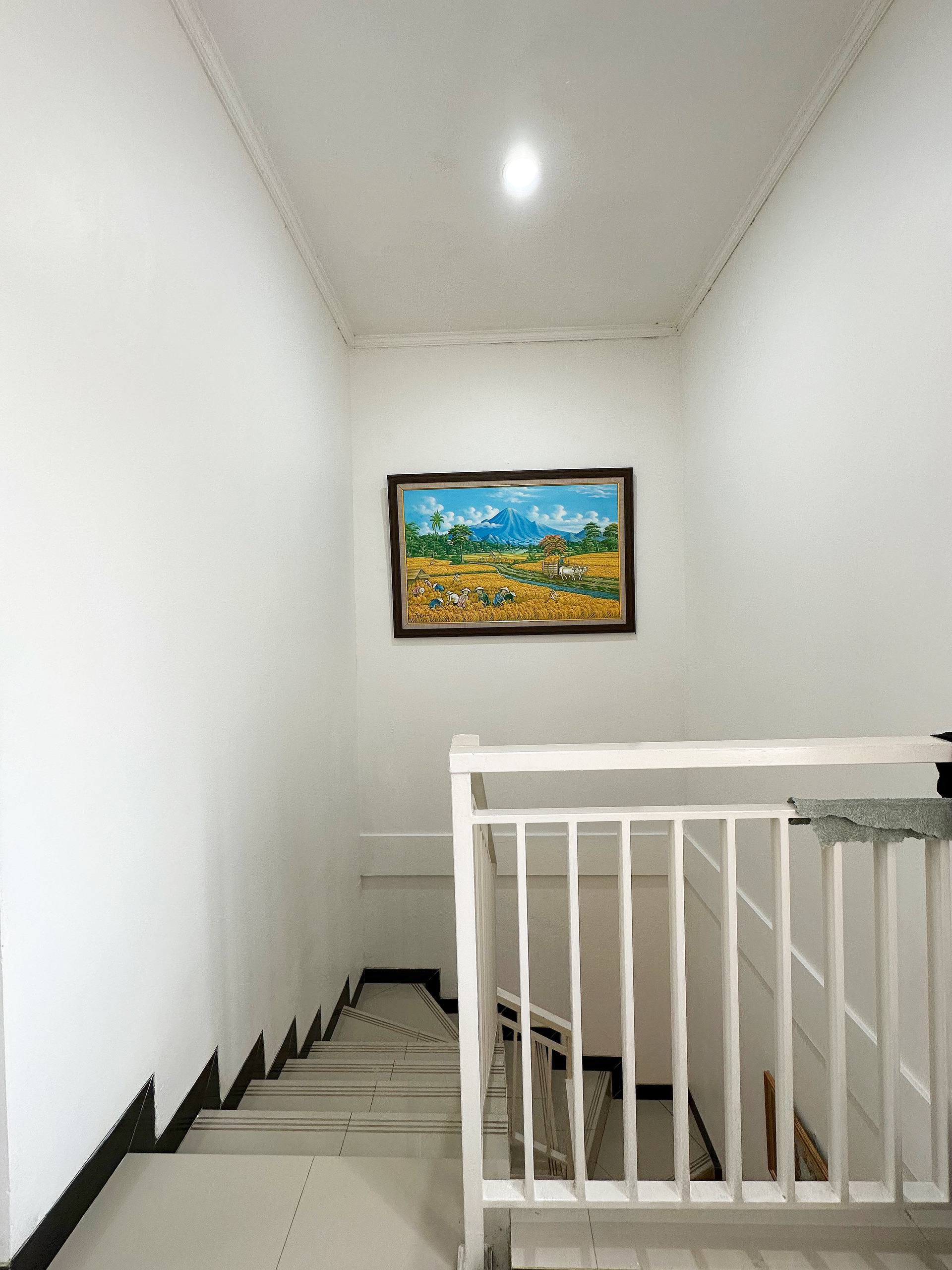 Rumah second 2lantai nyaman terawat di Pondok Melati Kota Bekasi