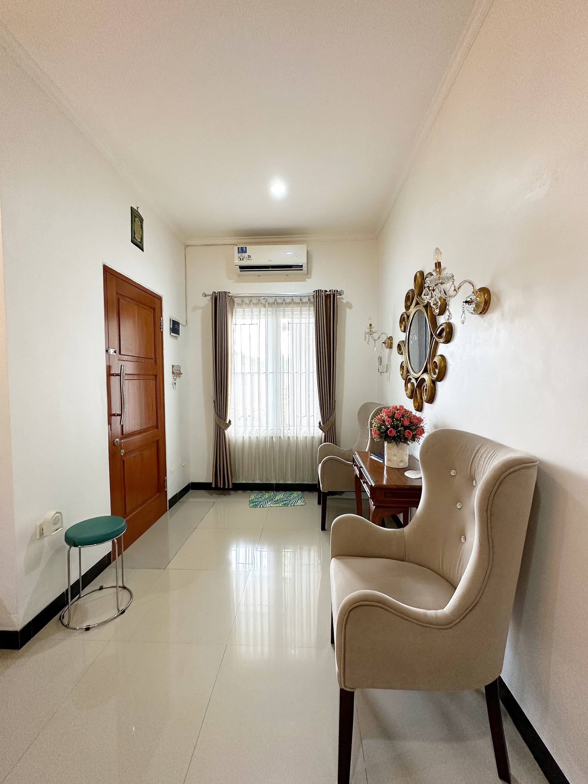 Rumah second 2lantai nyaman terawat di Pondok Melati Kota Bekasi