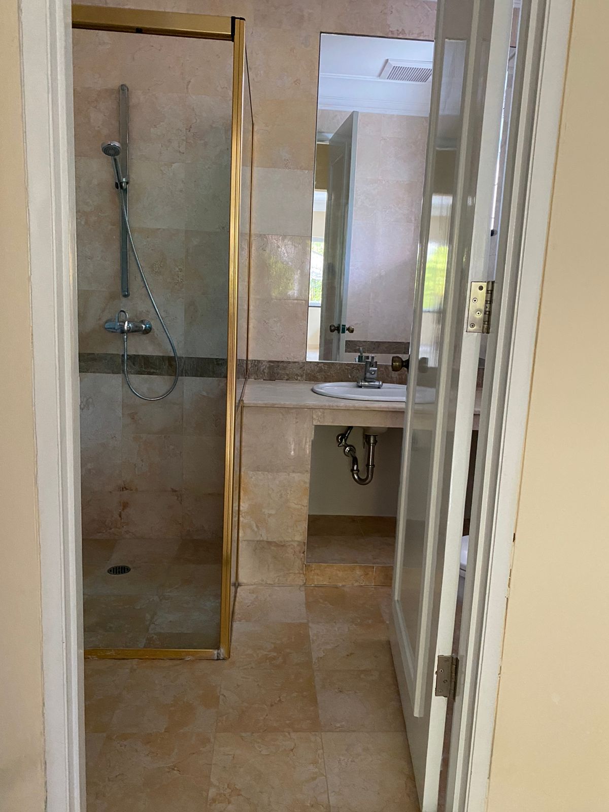 Jual/Sewa rumah mewah di Pantai Kuta V, Ancol Timur, Pademangan