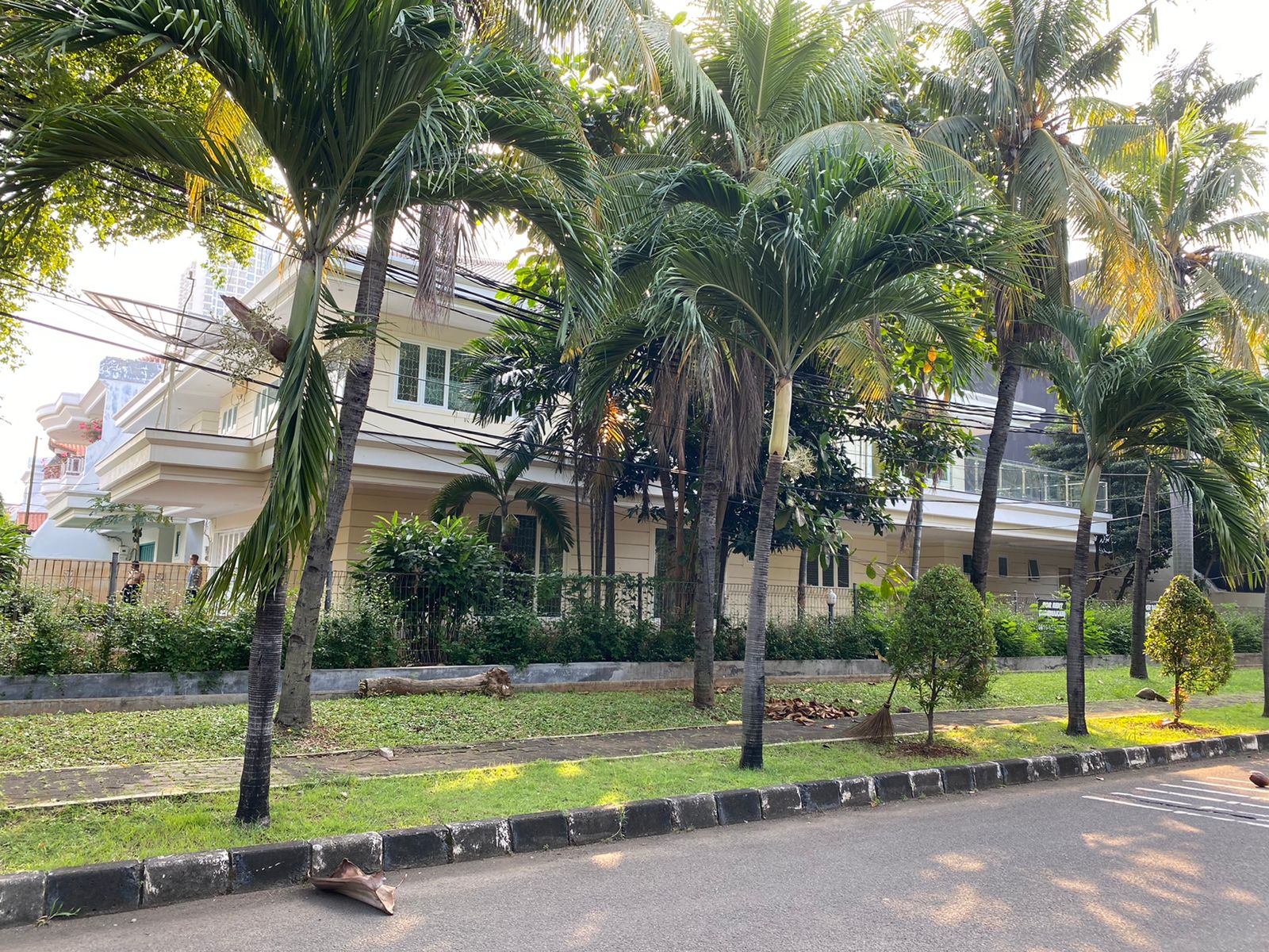 Jual/Sewa rumah mewah di Pantai Kuta V, Ancol Timur, Pademangan