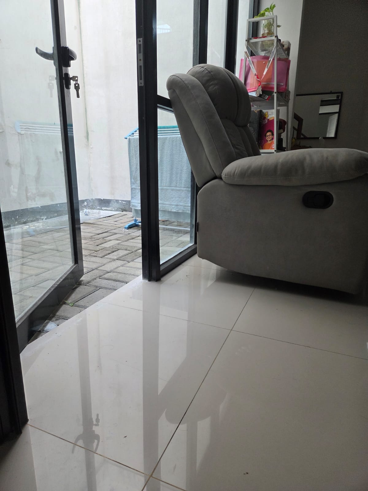 Jual cepat Rumah Siap Huni 2 Lt dalam perumahan Sukatani Permai