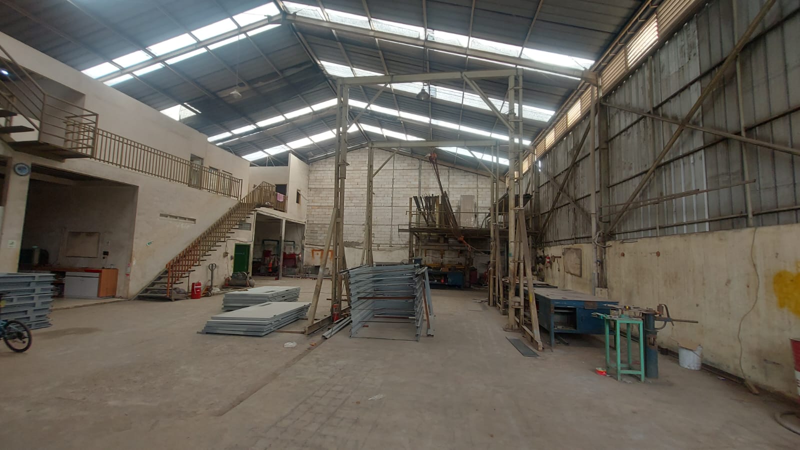 Jual kantor berserta workshop di Benda, Jatiasih, Kota Bekasi