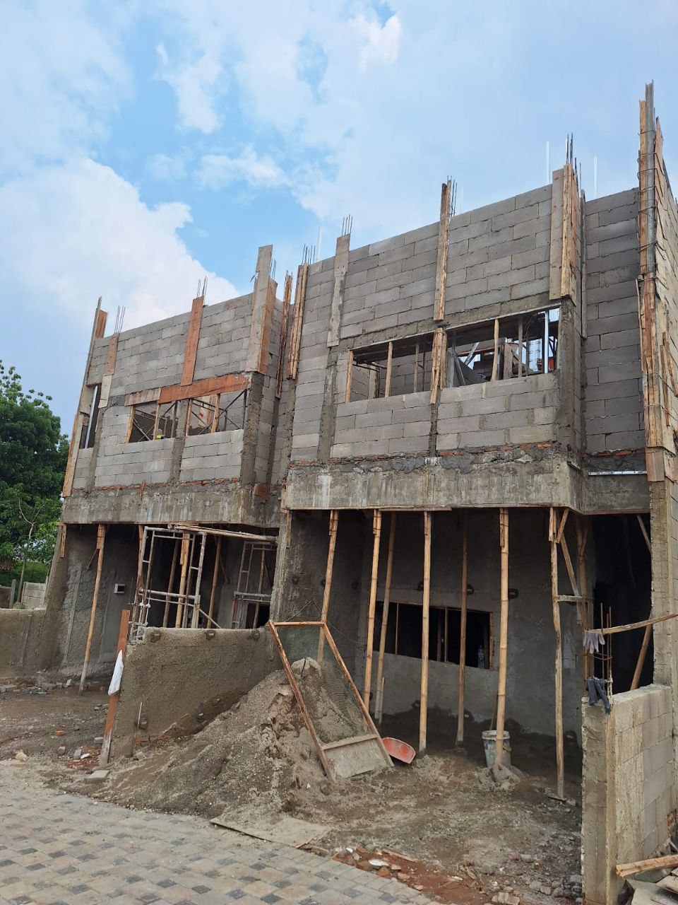 Rumah 2lantai di Limo dekat stasiun Depok