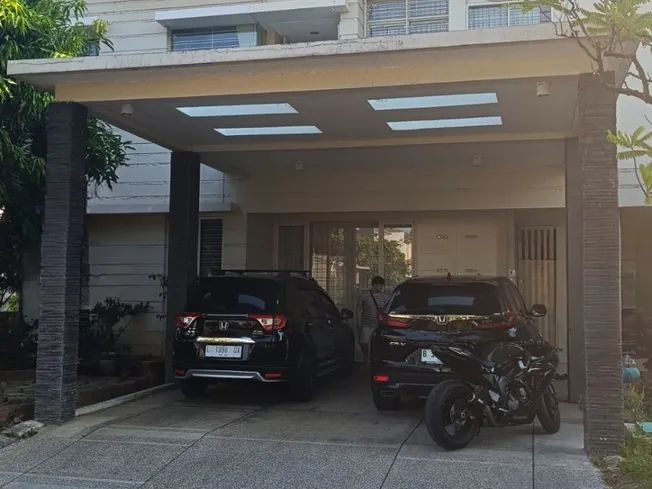 rumah disewakan malibu beach pakuwon city surabaya