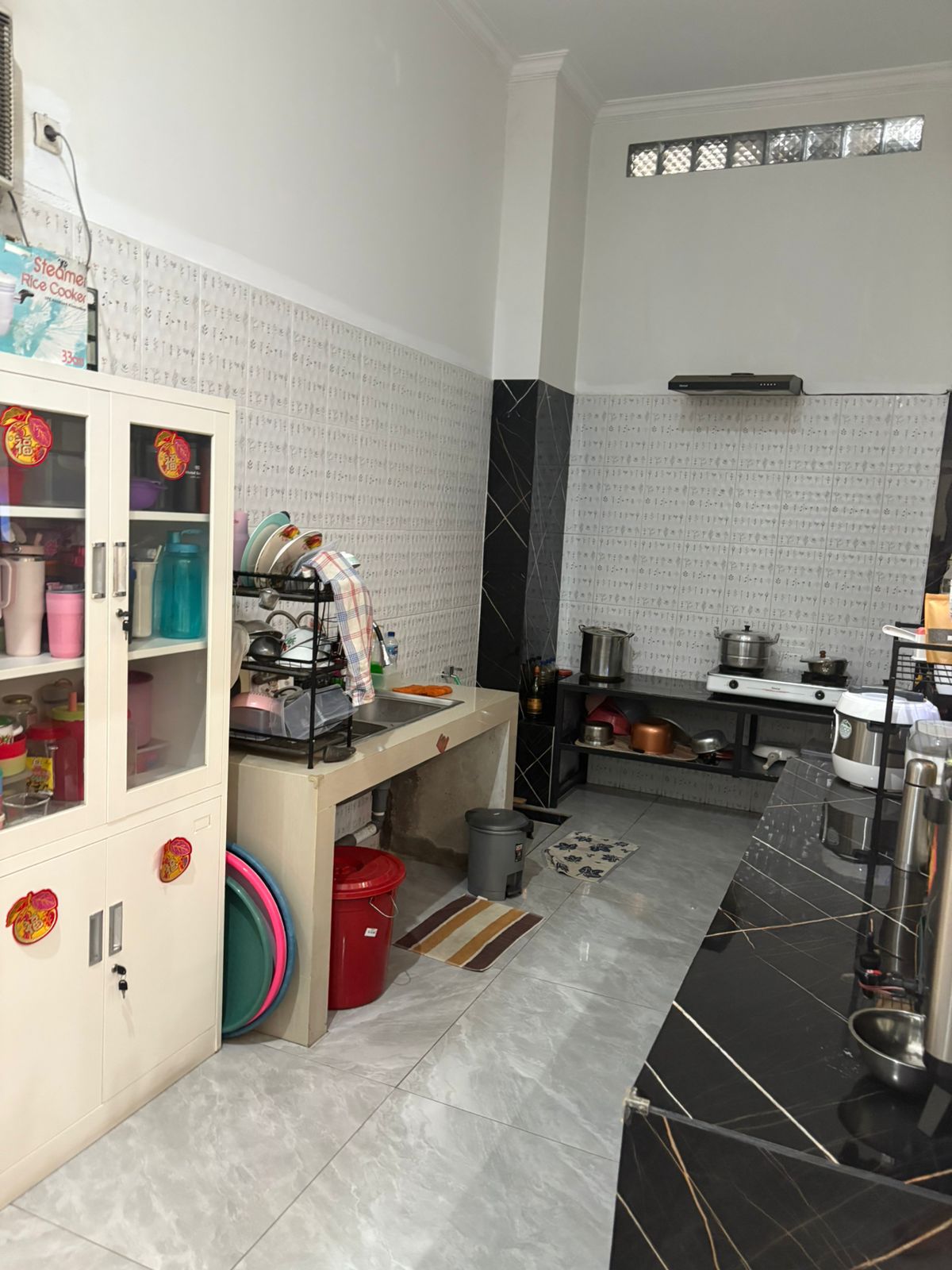 Jual Rumah dengan bangunan tanah kosong di Taman Rahayu, Setu