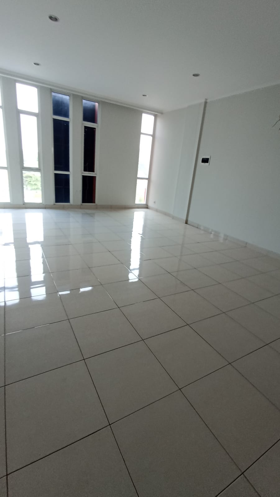 Jual cepat ruko strategis dan modern di Burgundy Summarecon