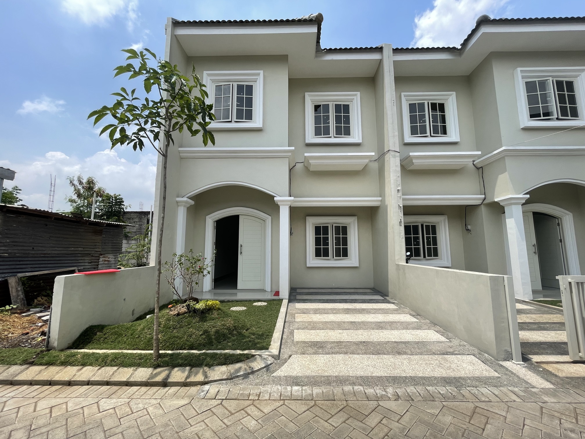 Rumah 2 Lantai 6x10 di Green View Nine Pandaan