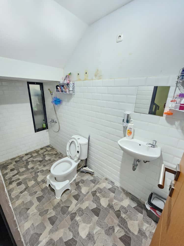 Rumah nyaman terawat di Komplek Bumi Adipura, Gedebage Bandung