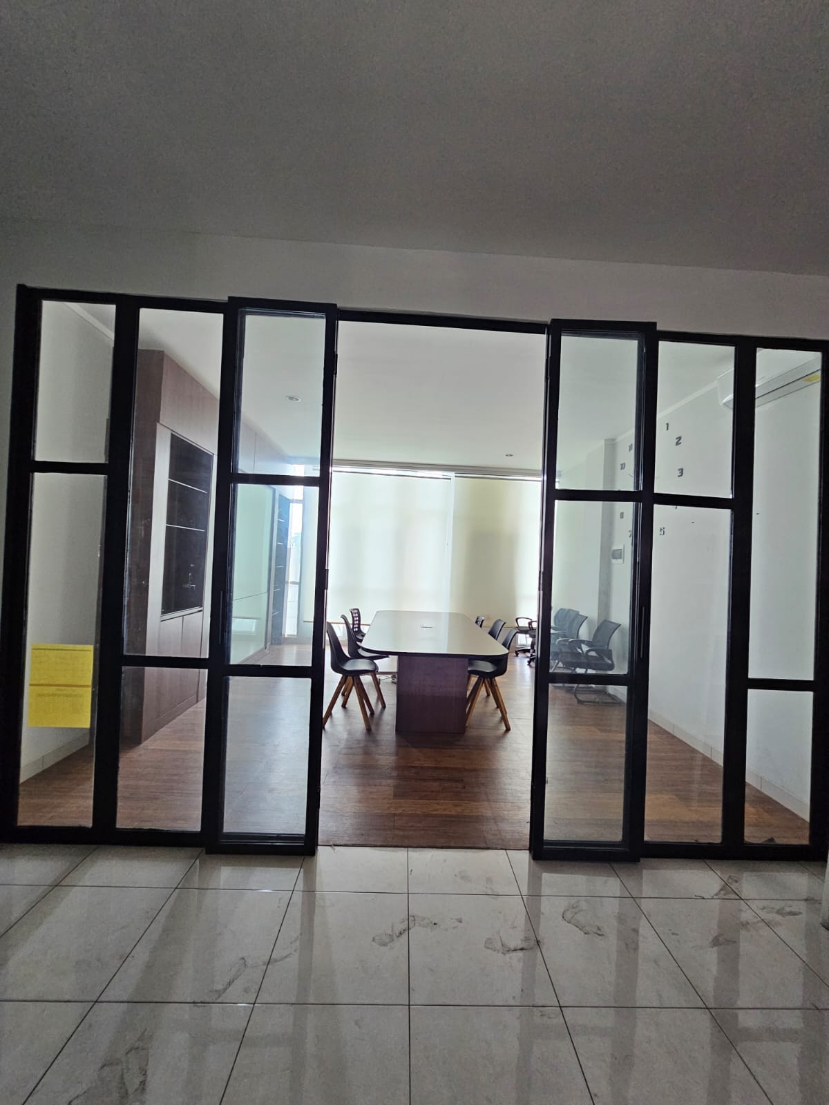 Jual cepat ruko strategis dan modern di Burgundy Summarecon