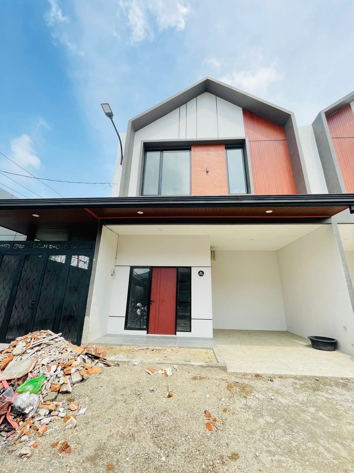 Rumah ready 2 lantai dikawasan STM amplas