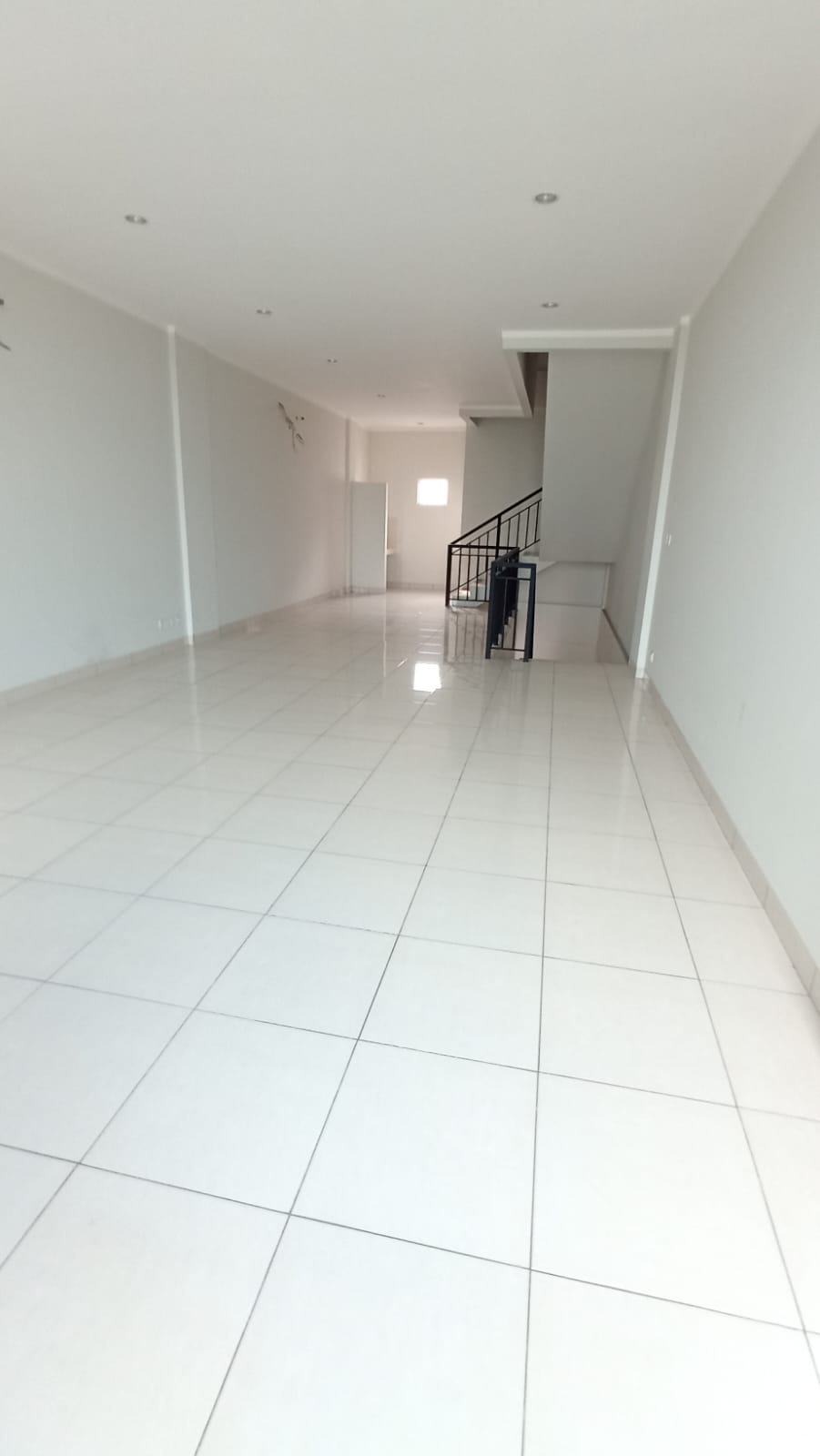 Jual cepat ruko strategis dan modern di Burgundy Summarecon