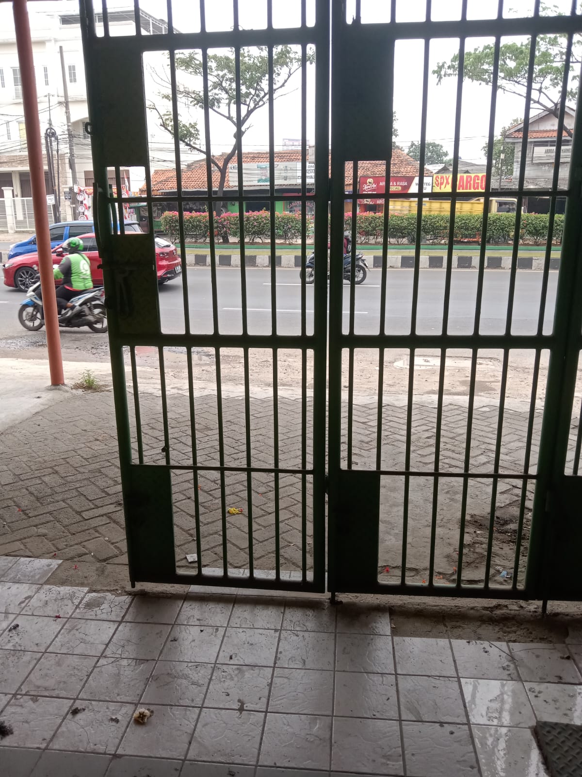 Sewa Ruko 3 lantai di raya Serpong, Tangerang Selatan