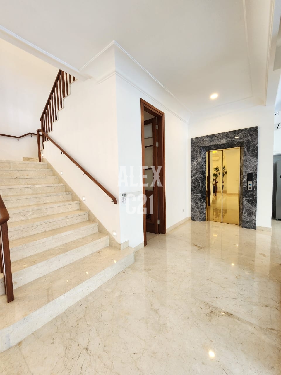 DIJUAL RUMAH KEMANG - JAKARTA SELATAN BRAND NEW LUXURY TROPICAL