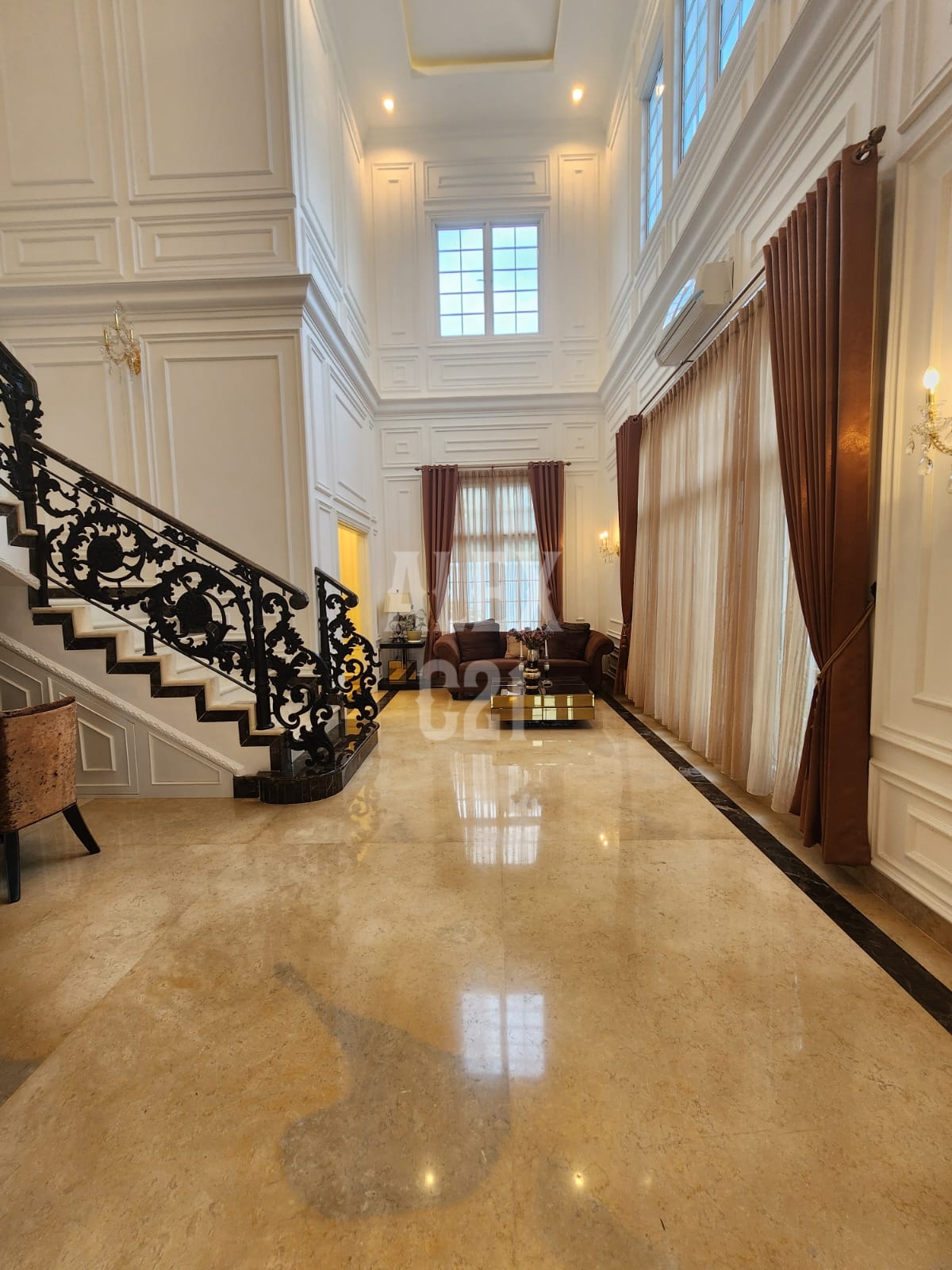 FOR SALE CILANDAK - MARGASATWA BRAND NEW AMERICAN CLASSIC HOUSE