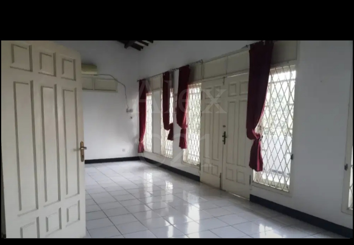 Jual rumah komplek strategis di Kebayoran Lama, Jakarta Selatan