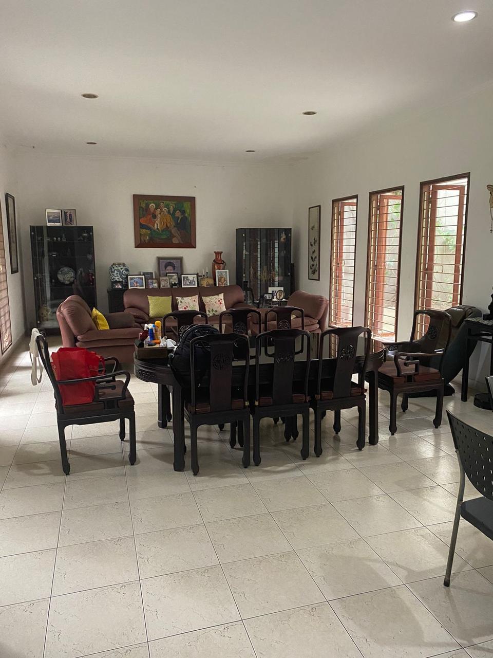 Jual rumah mewah dengan 2 bangunan di Cilandak Tengah III