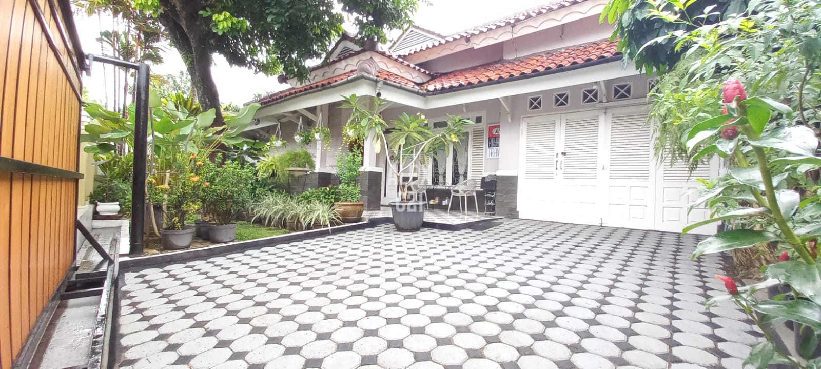 Jual rumah mewah, Lux, fully furnished di Cipayung Jakarta Timur