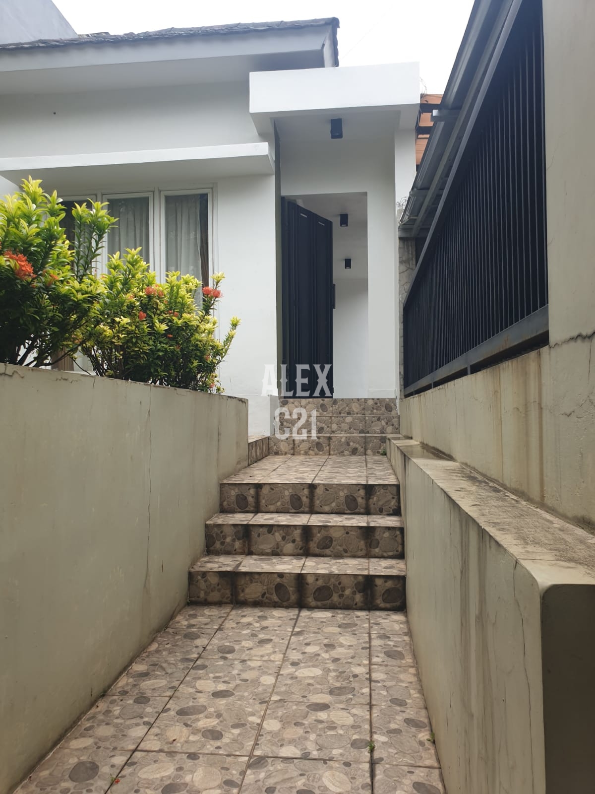 Jual rumah di Jagakarsa, 5 menit dari jalan tol brigif, Jakarta