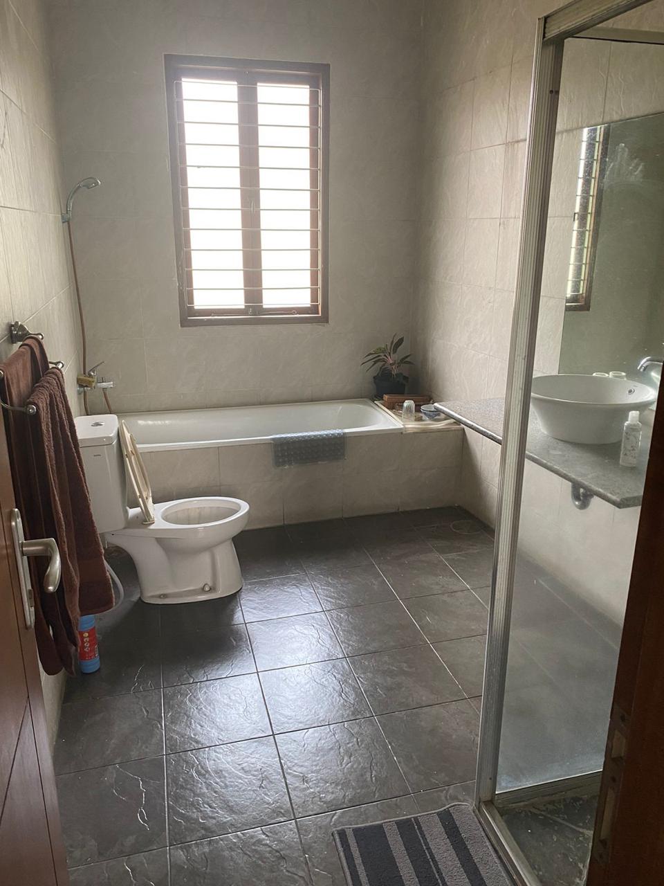 Jual rumah mewah dengan 2 bangunan di Cilandak Tengah III