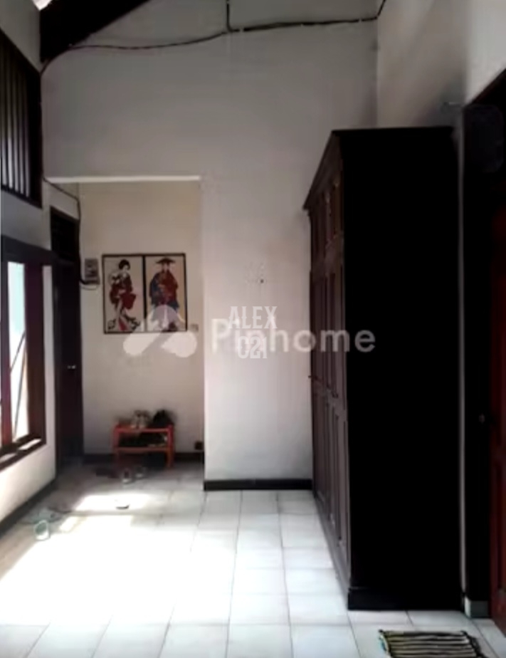 Jual Rumah Berikut Kost 10M (nego) di KRAMAT JAYA BARU