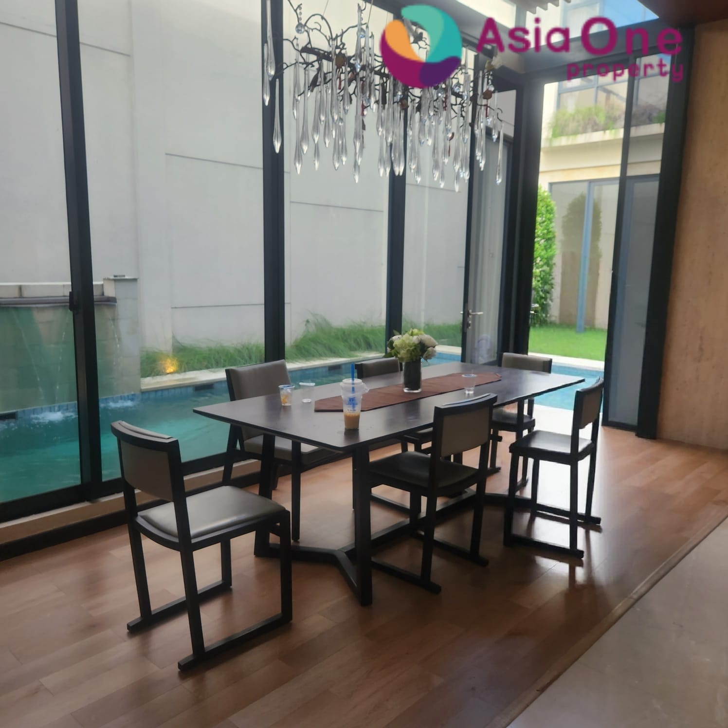 Dijual rumah mewah furnished di Lancewood Navapark BSD City