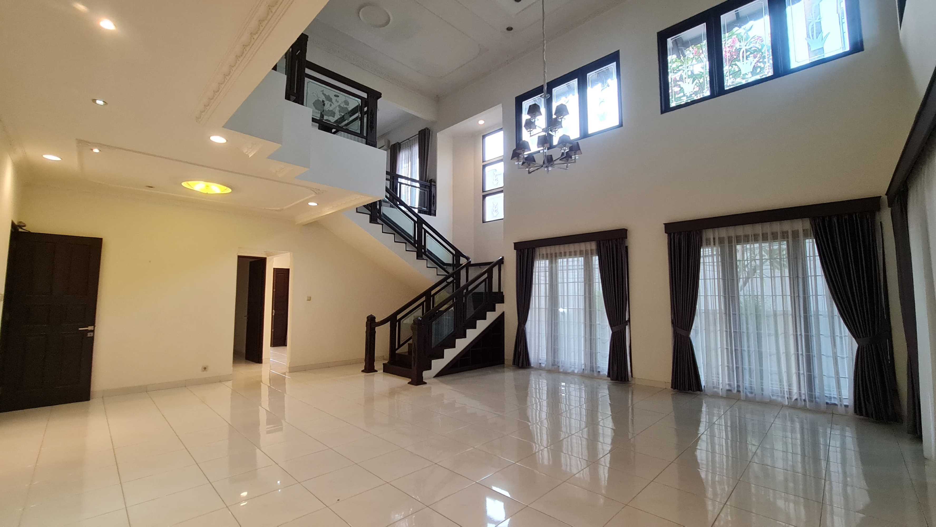 Jual Rumah Mewah di jalan Bunga Flamboyan, Jakarta Selatan