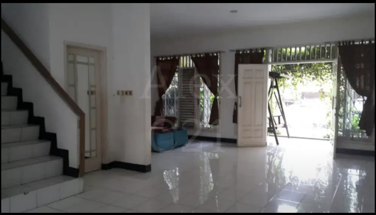 Jual rumah komplek strategis di Kebayoran Lama, Jakarta Selatan