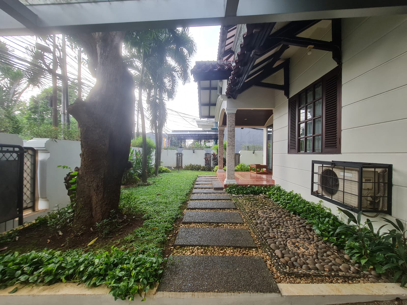 Jual Rumah Mewah di jalan Bunga Flamboyan, Jakarta Selatan