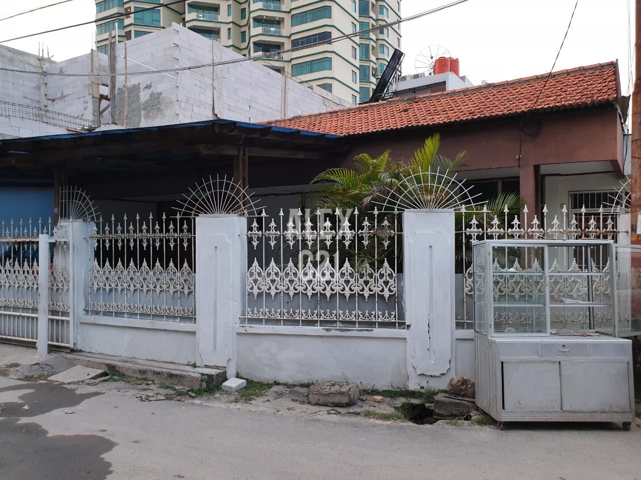 Jual rumah Tua BU dibawah NJOP (hitung tanah saja) Pancoran