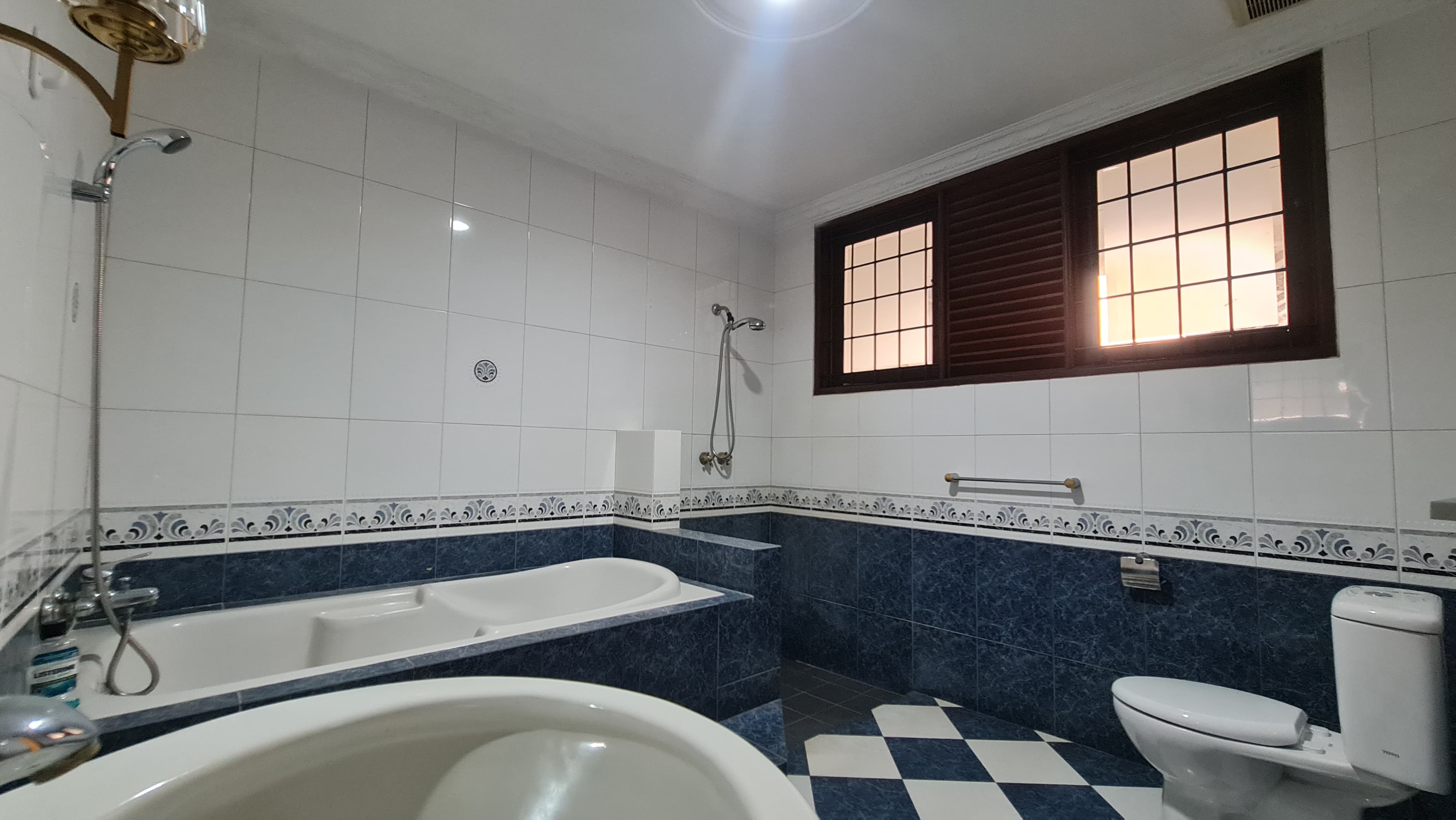 Jual Rumah Mewah di jalan Bunga Flamboyan, Jakarta Selatan