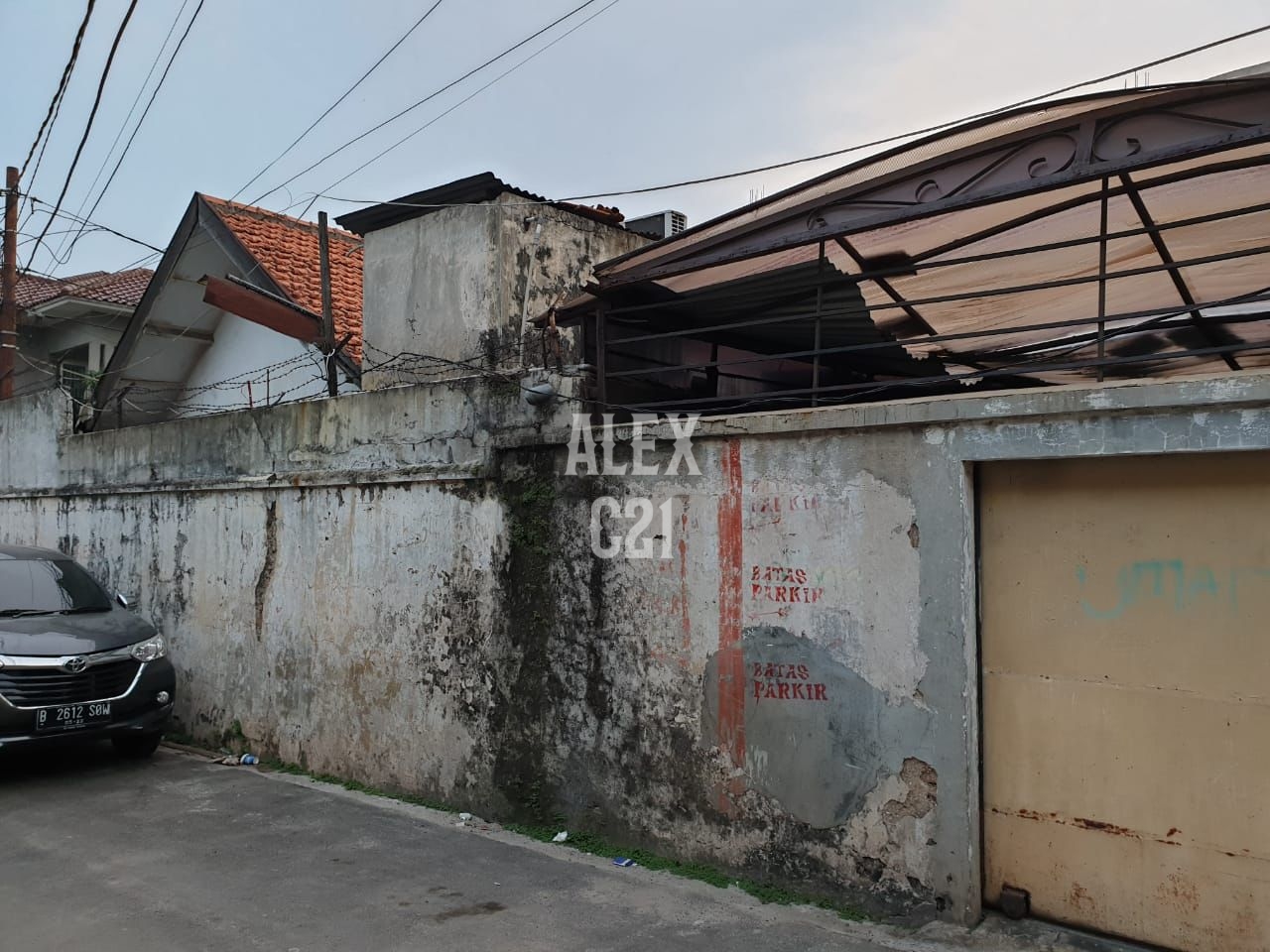 Jual rumah Tua BU dibawah NJOP (hitung tanah saja) Pancoran