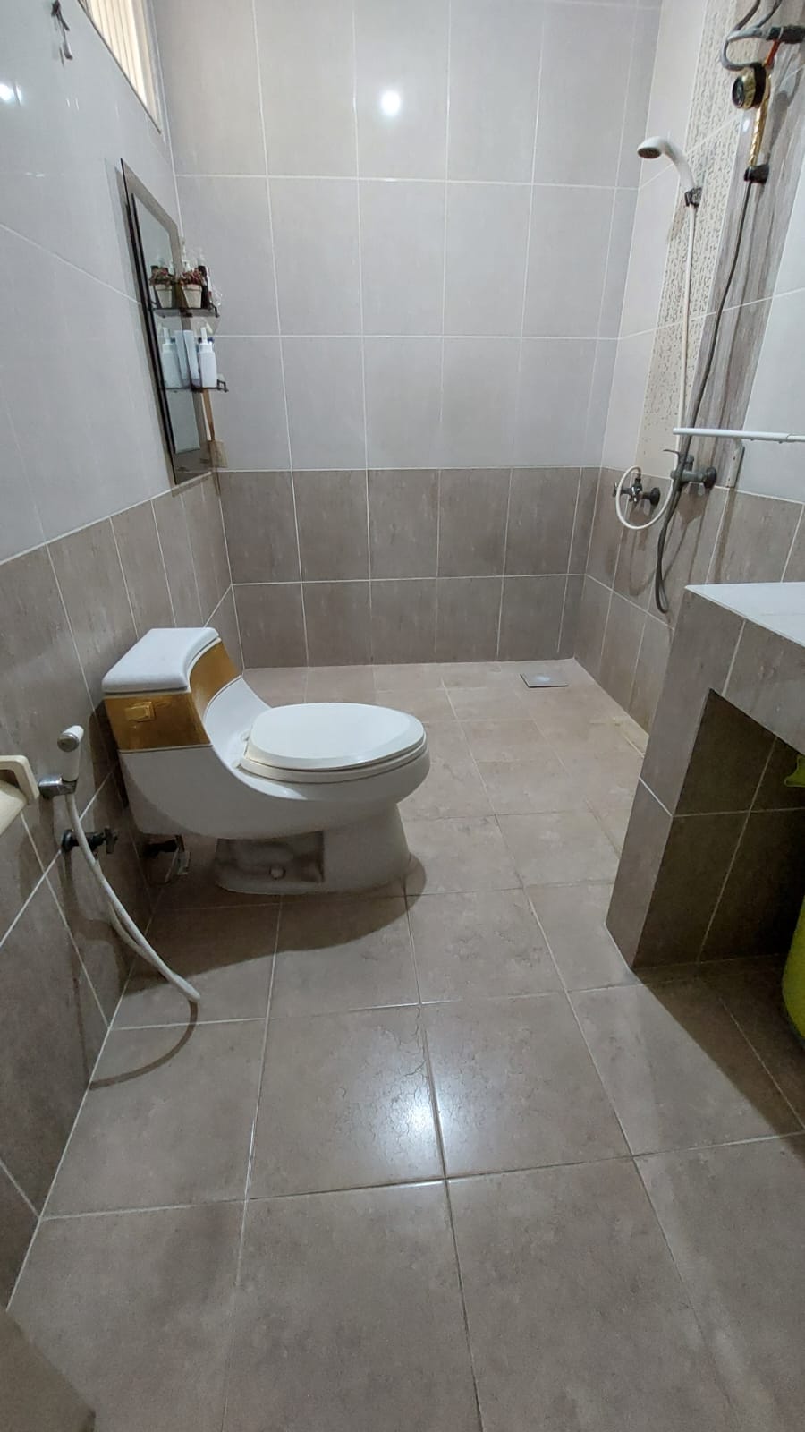 Jual rumah dan kios di Citra Garden 2, Kalideres, Jakarta Barat