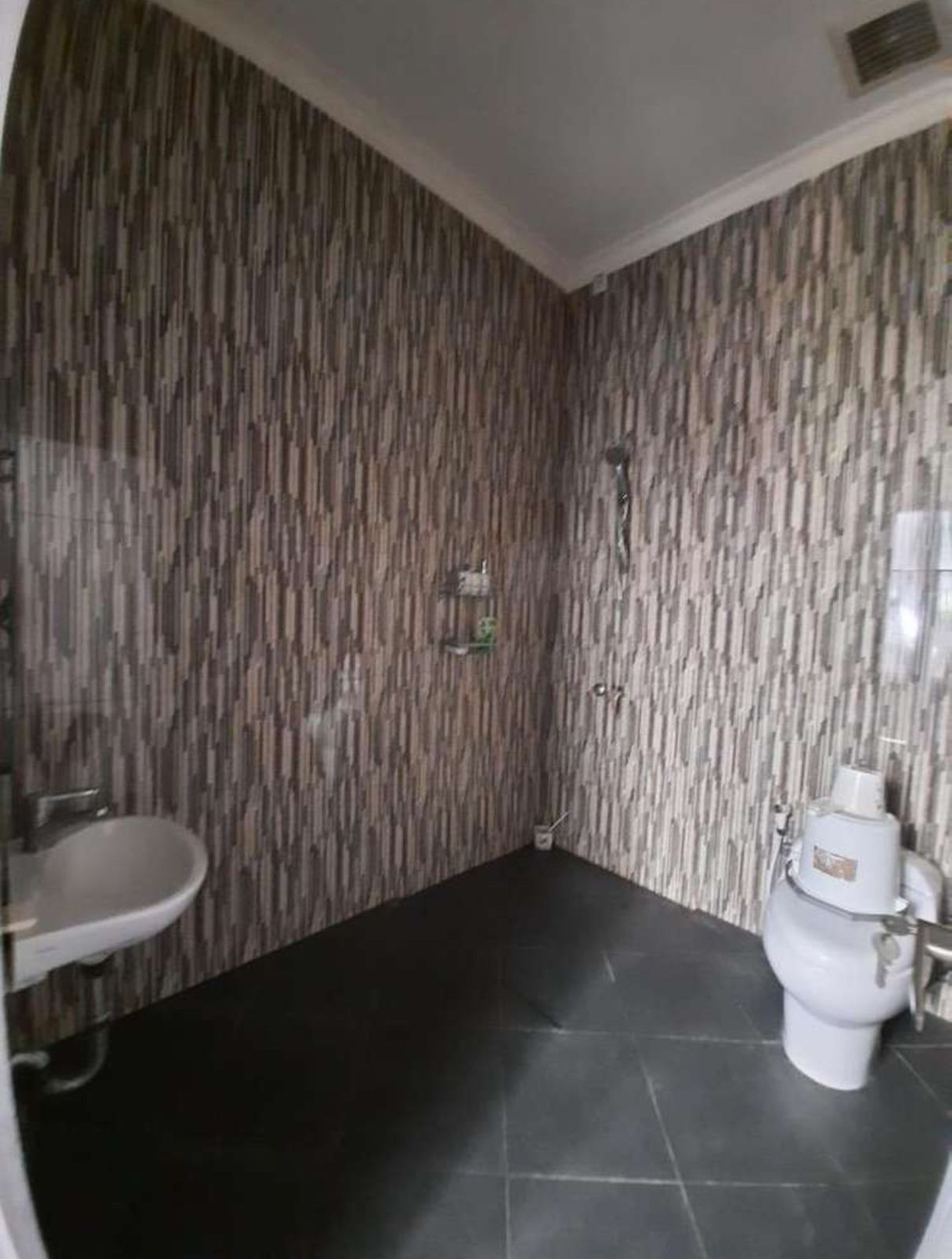 Jual cepat rumah termurah di Komplek Santosa Asih Cipamokolan