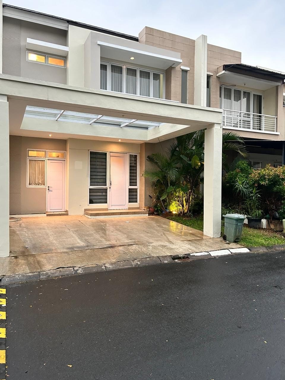 Jual rumah modern elegan di Paradise Resort City, Ciputat