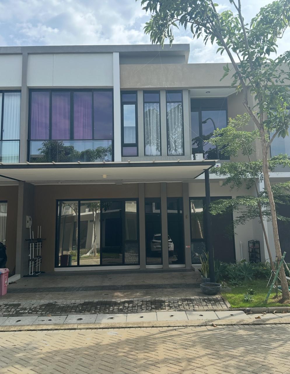 Jual cepat rumah modern di PIK 2 Cluster California, Teluknaga,