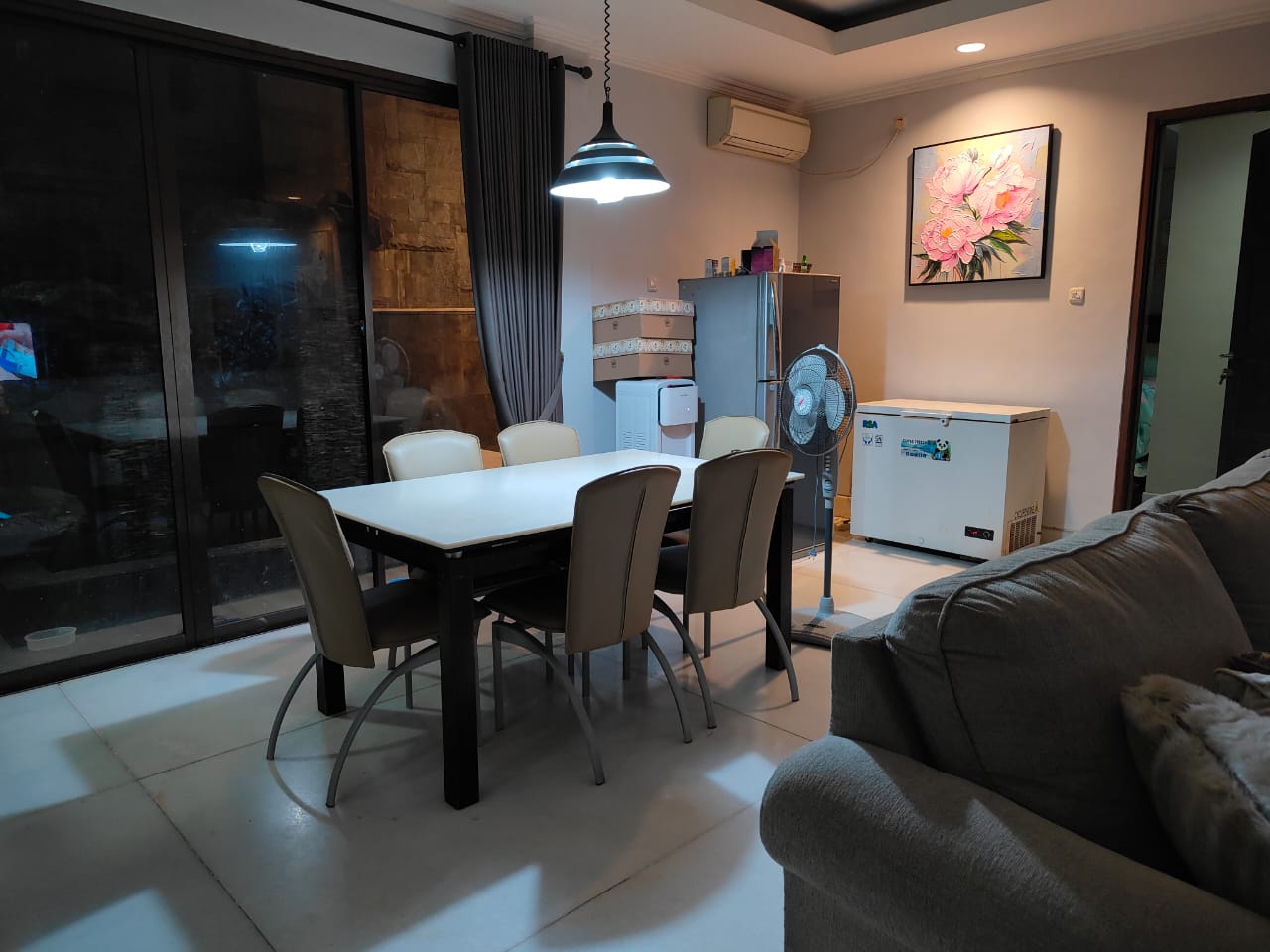 Jual rumah elegan dan strategis di Sitrun, Kebon Jeruk, Jakarta