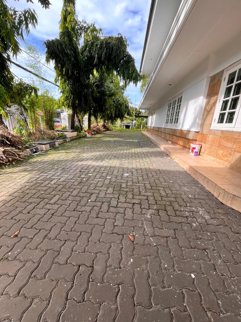 Disewakan rumah 2 lantai di Jl. Imam Bonjol, Menteng, Jakarta