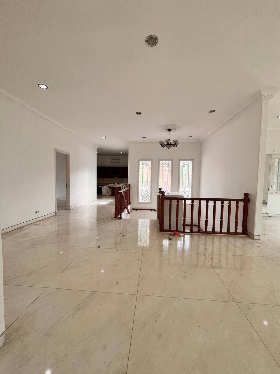 Disewakan rumah 2 lantai di Jl. Imam Bonjol, Menteng, Jakarta