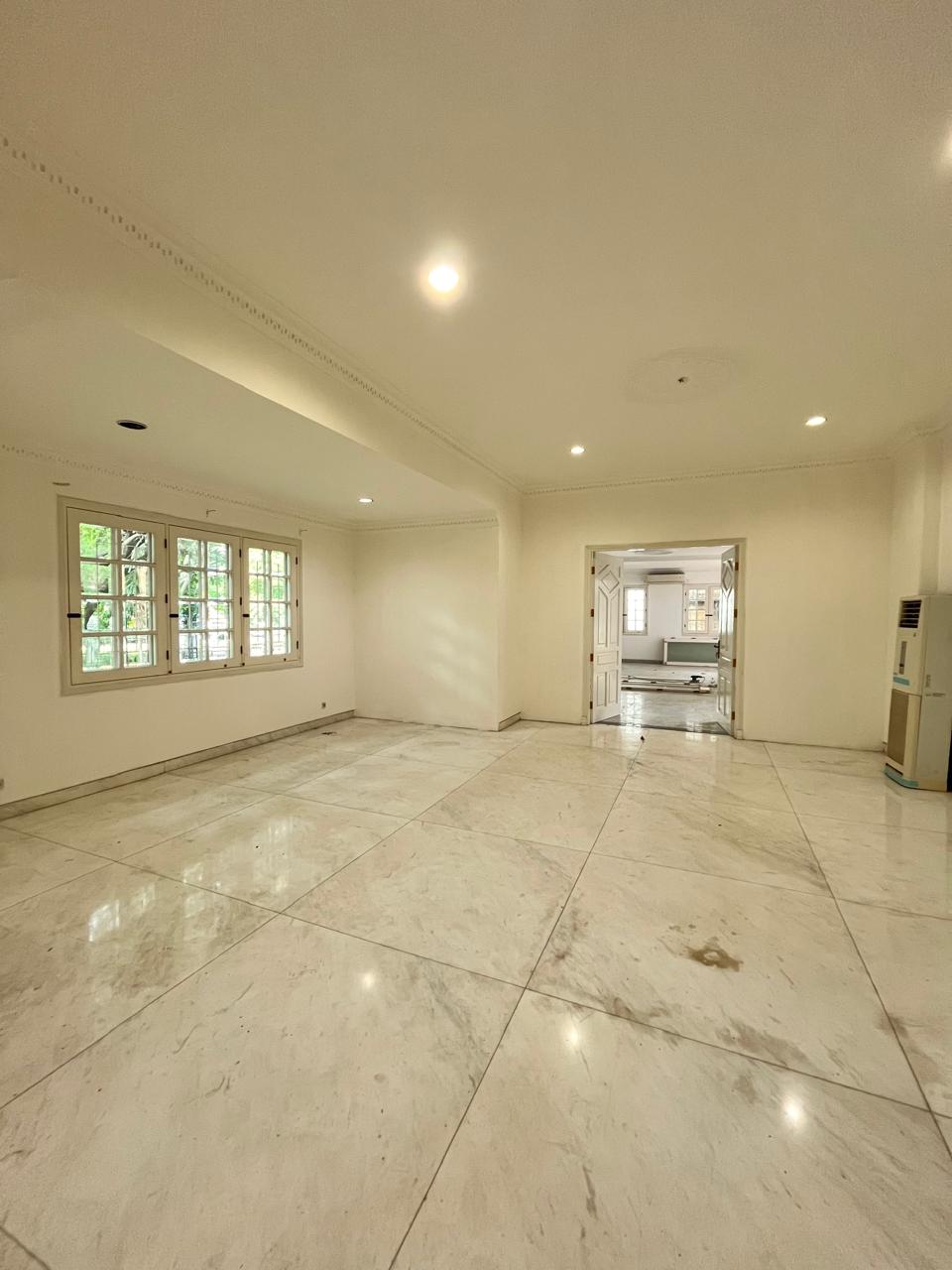 Sewa rumah 2 lantai di Jl. Imam Bonjol, Menteng, Jakarta Pusat