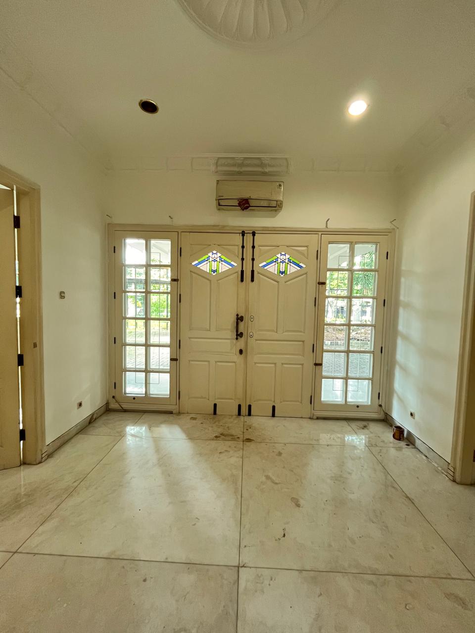 Sewa rumah 2 lantai di Jl. Imam Bonjol, Menteng, Jakarta Pusat