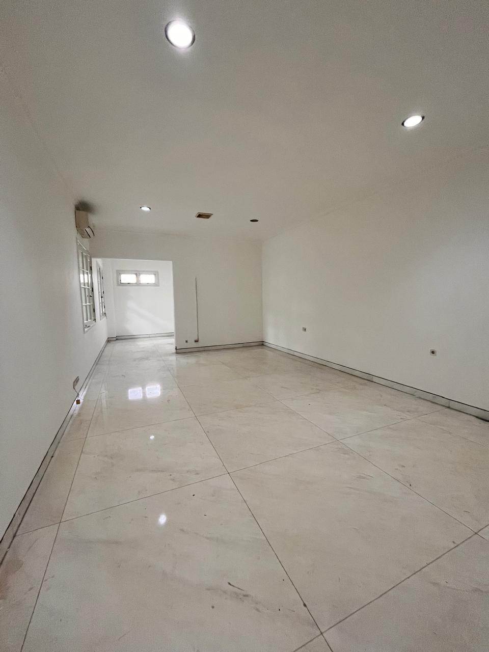 Sewa rumah 2 lantai di Jl. Imam Bonjol, Menteng, Jakarta Pusat