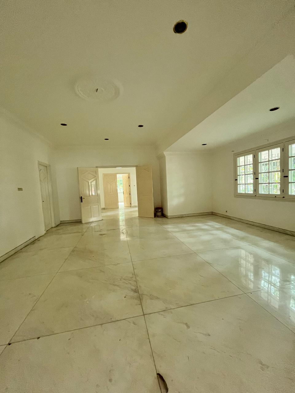 Sewa rumah 2 lantai di Jl. Imam Bonjol, Menteng, Jakarta Pusat