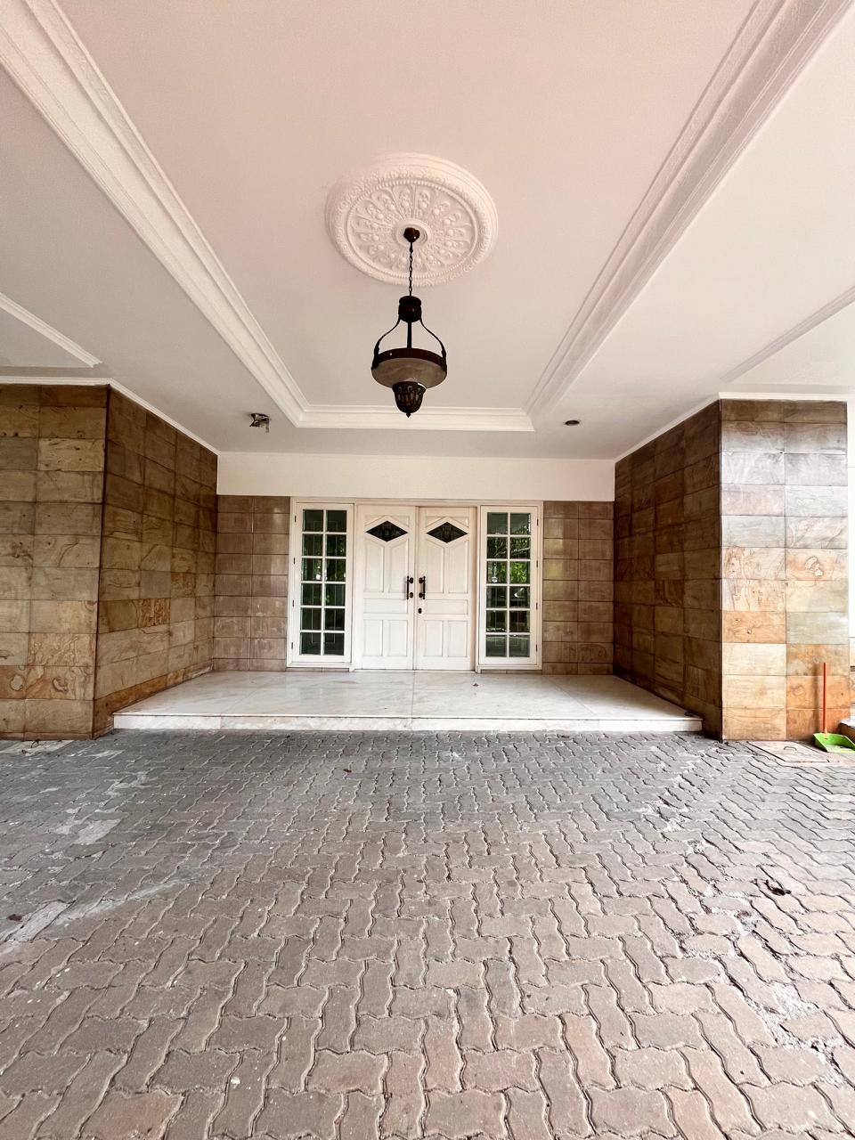 Sewa rumah 2 lantai di Jl. Imam Bonjol, Menteng, Jakarta Pusat