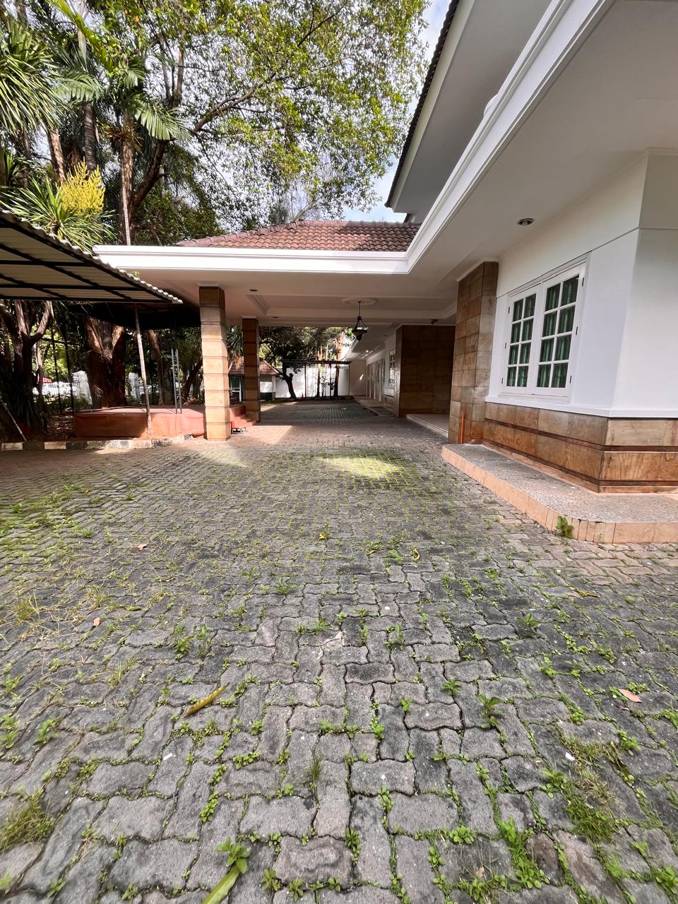 Sewa rumah 2 lantai di Jl. Imam Bonjol, Menteng, Jakarta Pusat
